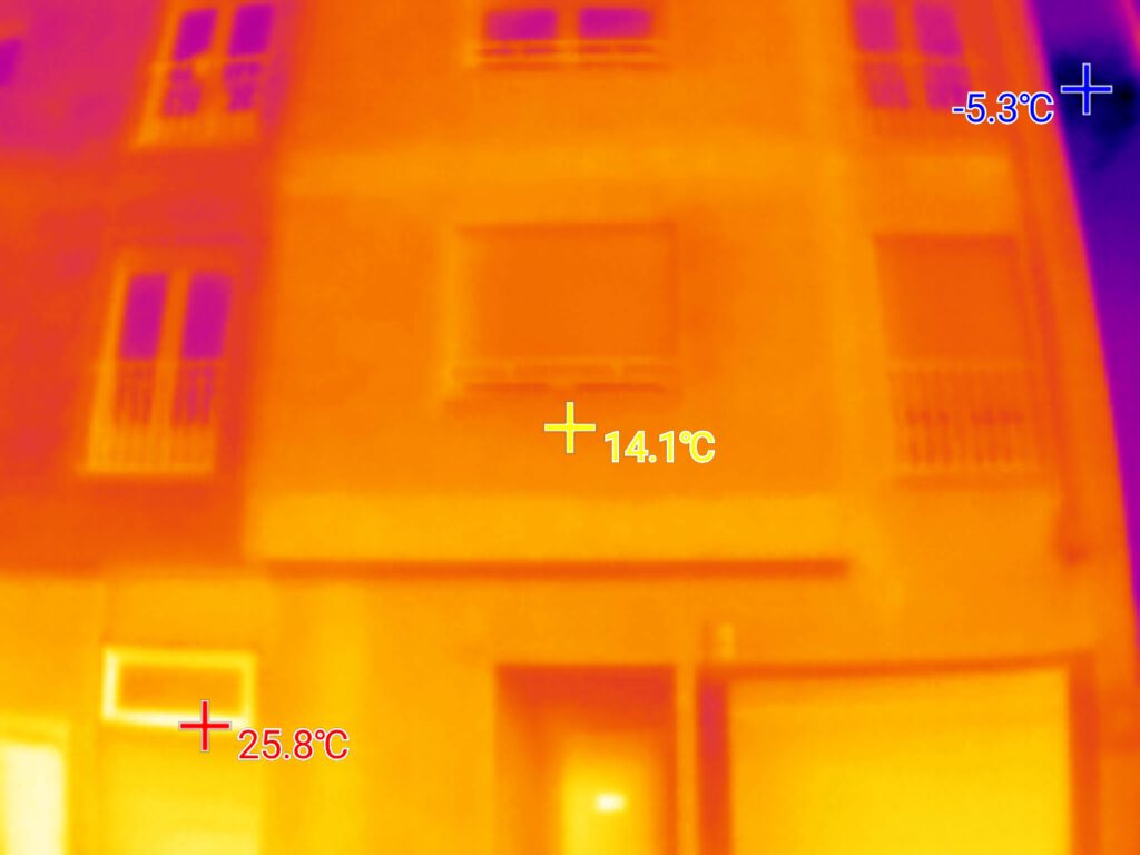 CertiYA.com te ayuda a ver los puentes térmicos de la vivienda de tal manera que puedas mejorar tu certificado energético de la manera mas efectiva.